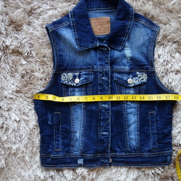 NWOT CUTE Amethyst Denim Crop Vest - Picture 3 of 4